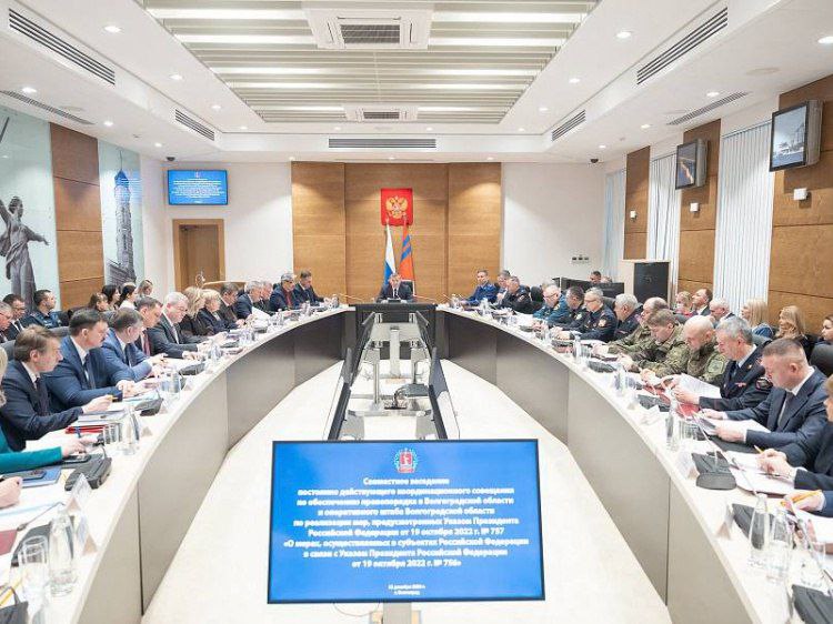 Новый год в Волжском: массовые гуляния отменены, но праздник состоится