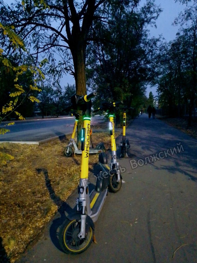 В Волжском планируют упорядочить парковку электросамокатов