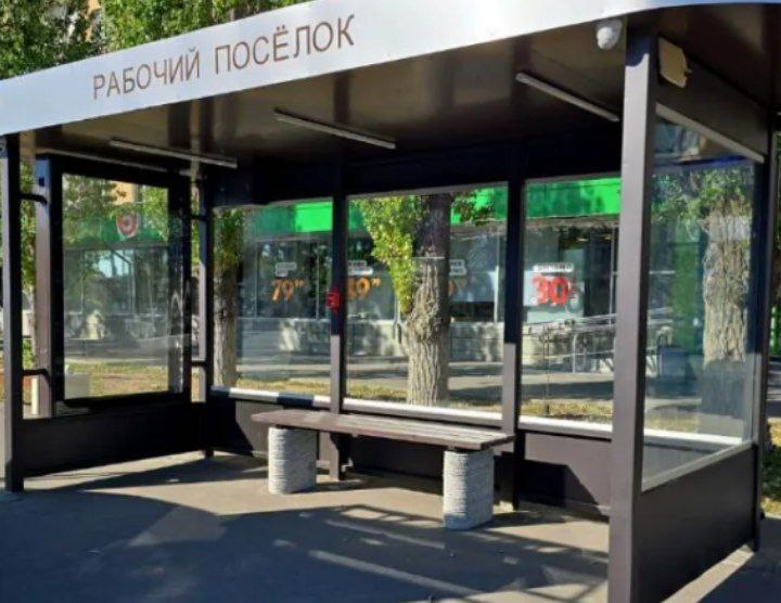 В Волжском появляются умные остановки с видеонаблюдением и зарядками