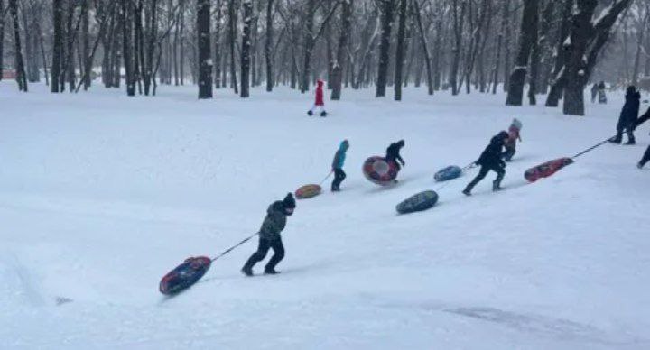 Безопасность на зимних горках: как избежать травм при катании на тюбингах