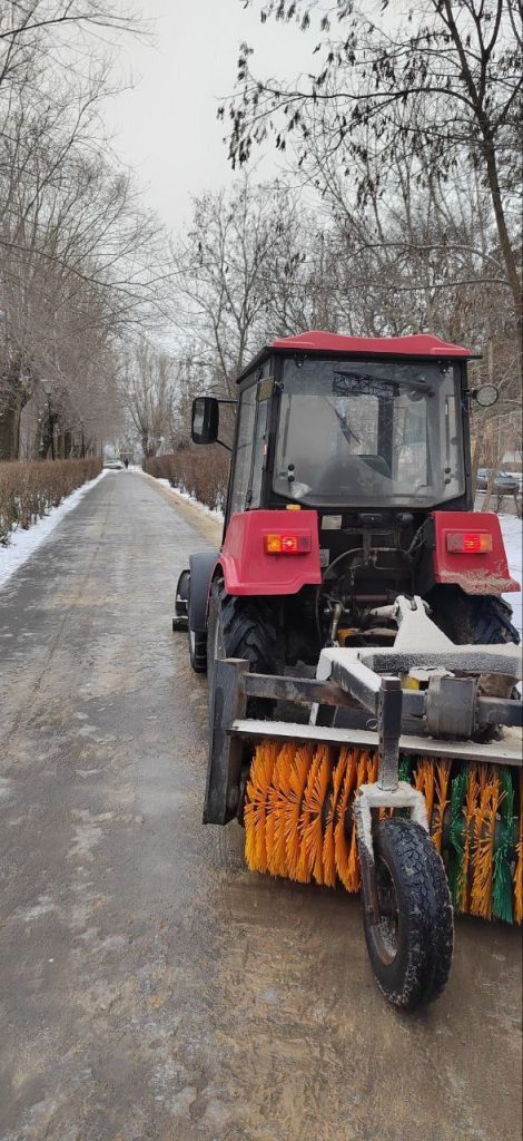 В Волжском активно ведется зимняя уборка улиц и тротуаров