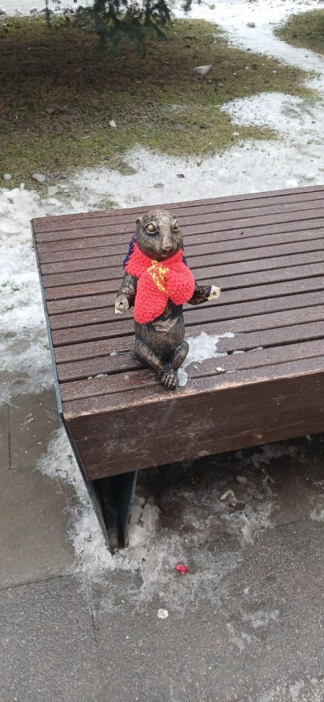 Вандалы в Волжском повредили бронзовую скульптуру суслика