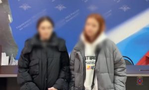 В Волжском подростки испортили новогодние украшения