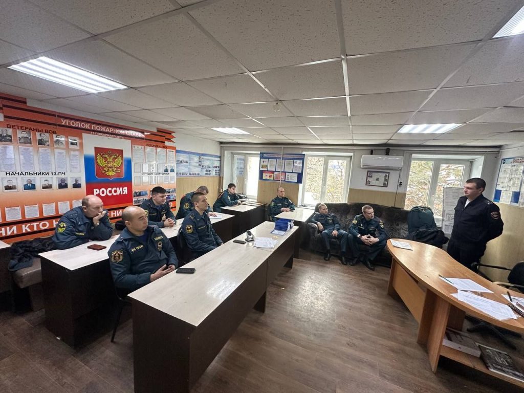 ГИБДД Волжского провела инструктаж для водителей МЧС о спецсигналах