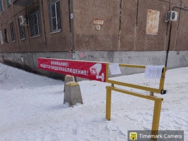 Незаконный шлагбаум на проспекте Дружбы в Волжском подлежит демонтажу