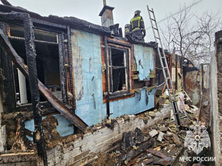 Два пожара за день в поселке Рабочий: горели баня и пустой дом