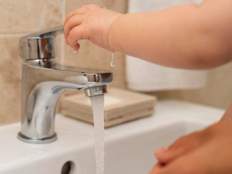 Волжским УК поручено выставлять счета за горячую воду в домах с собственными теплоузлами