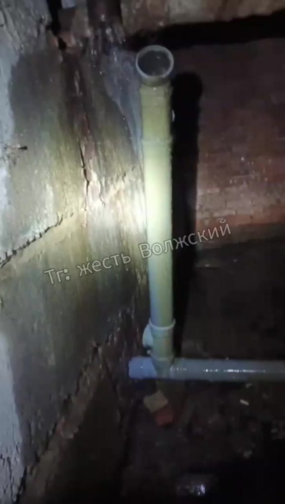 Авария канализации на Пионерской: жители страдают от вони