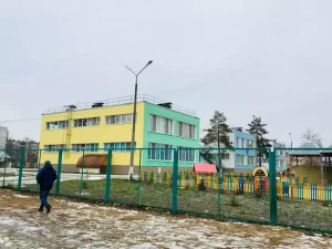 В Волжском после падения обломков БПЛА временно закрыли детский сад