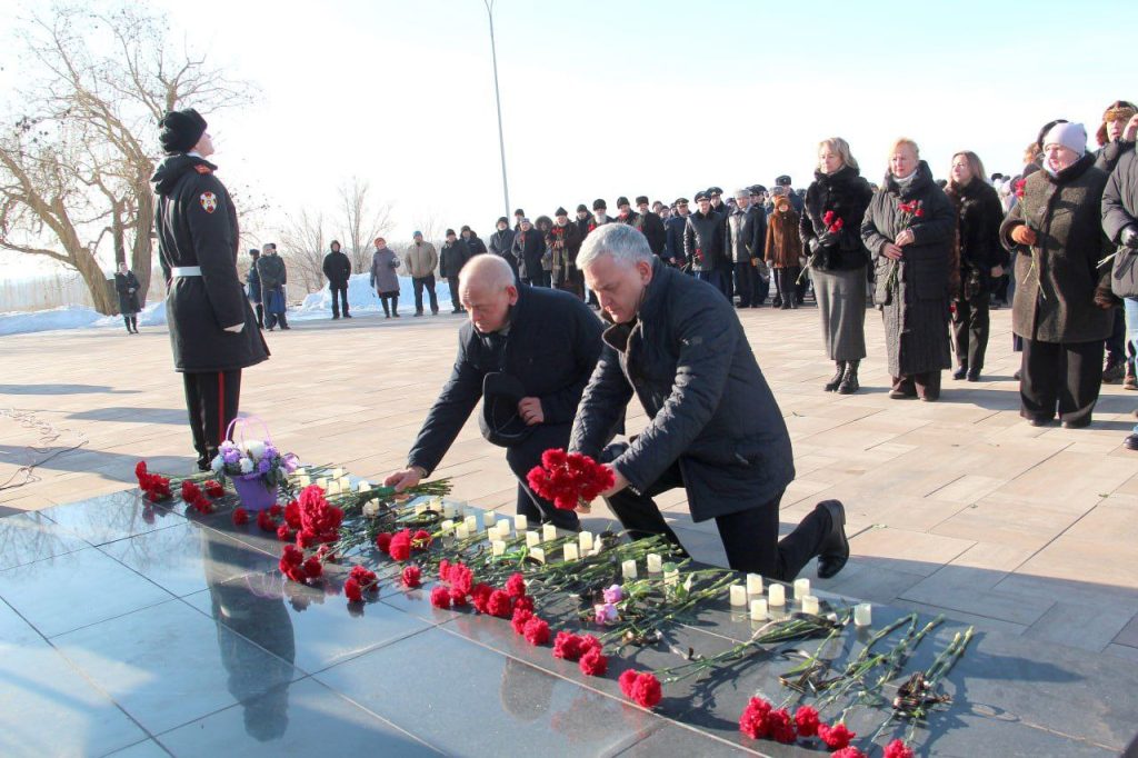 Волжане почтили память героев Сталинградской битвы