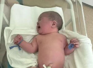 В Волжском родился богатырь весом 7,6 килограмма