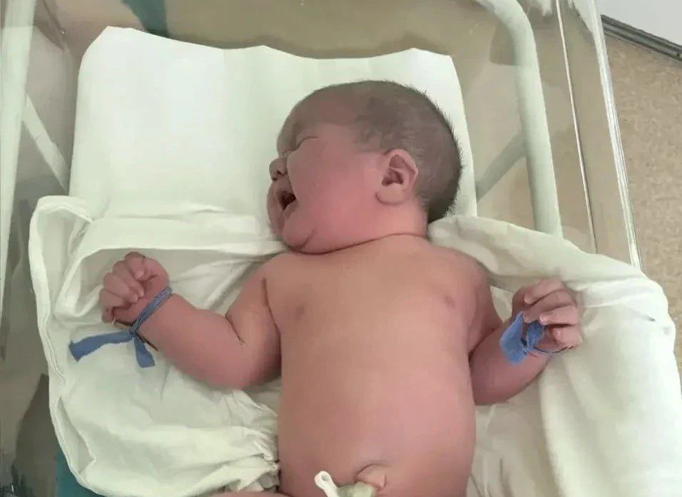 В Волжском родился богатырь весом 7,6 килограмма