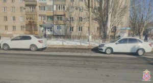 Авария на проспекте Ленина в Волжском: пострадала пассажирка