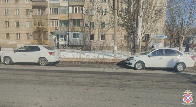Авария на проспекте Ленина в Волжском: пострадала пассажирка