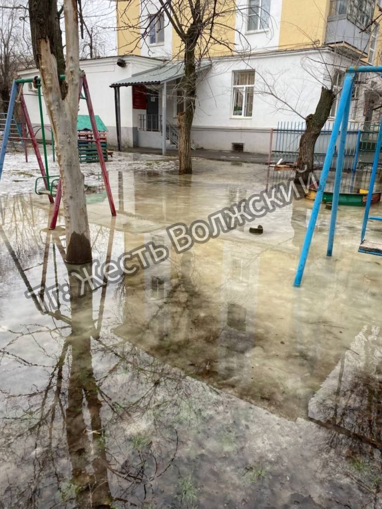 Улицы Волжского превратились в водные артерии