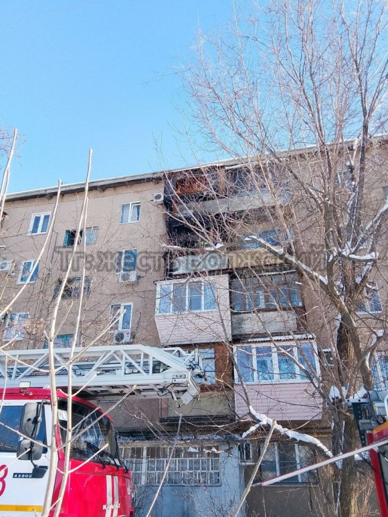 Возгорание балкона на улице Мира в Волжском