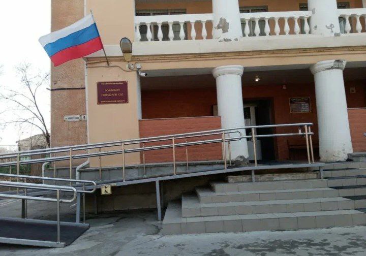 Фасад здания суда на Набережной в Волжском обновят к весне