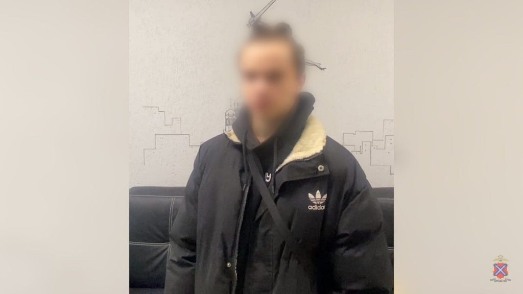 В Волжском молодой человек стал фигурантом уголовного дела за пособничество мошенникам