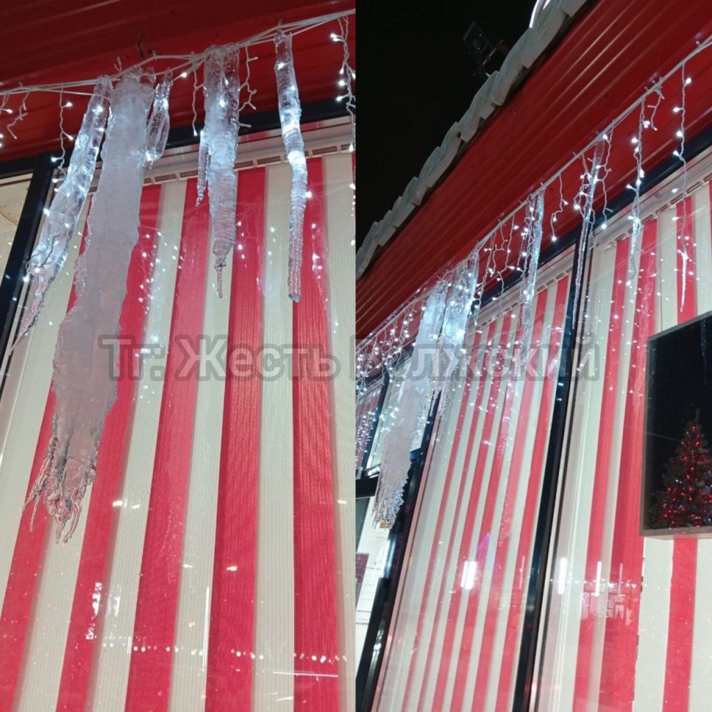 Новогодние гирлянды в ТЦ «Идея» превратились в опасные ледяные глыбы