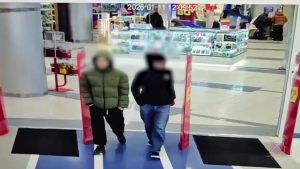 В Волжском задержали подростка, укравшего спортивную одежду на 39 тысяч рублей