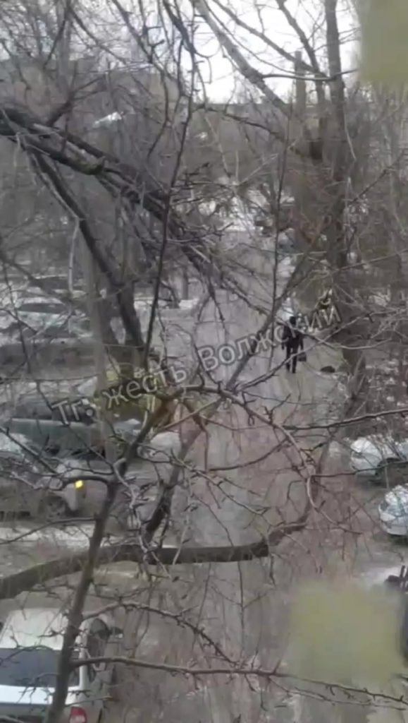 Пожарные расчеты прибыли на место происшествия в Волжском