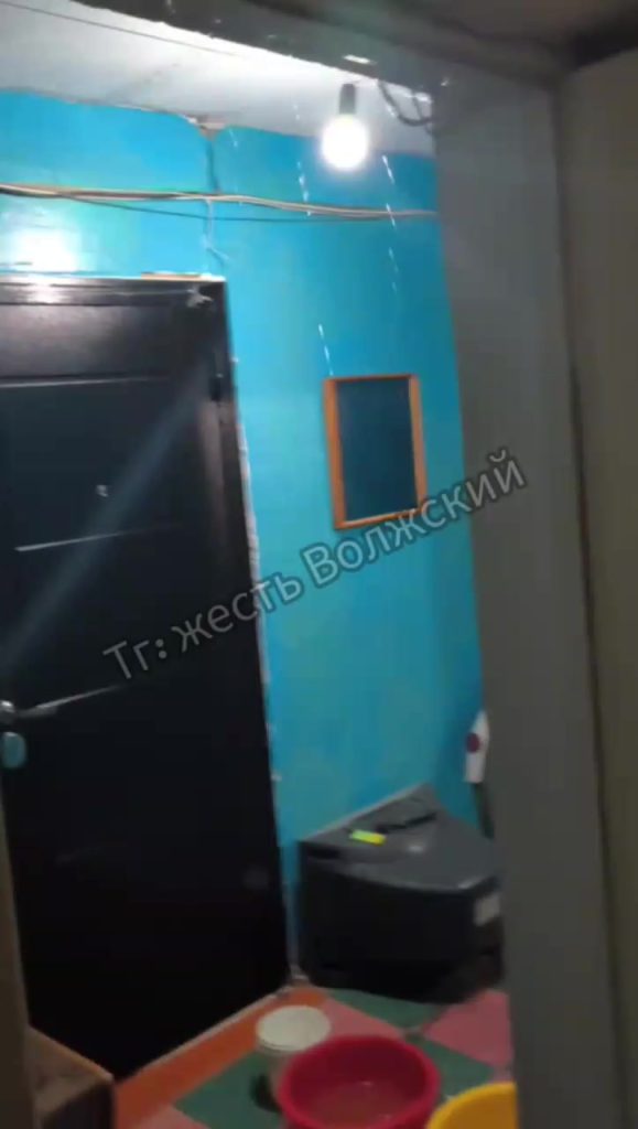 Затопление в общежитии на улице Мира: жильцы остаются без помощи