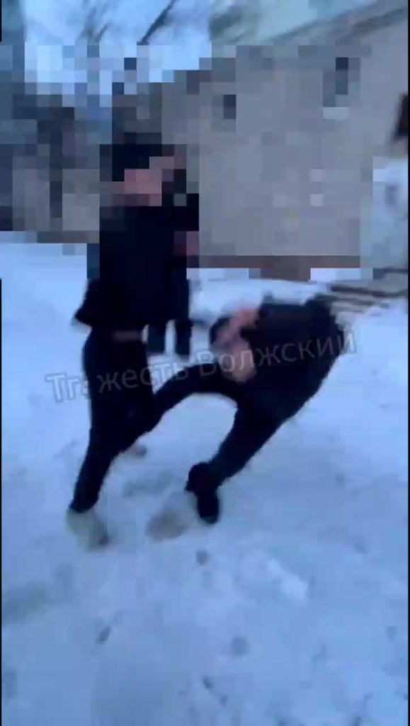В Волгограде подростки жестоко избили одноклассника и сняли унижение на видео