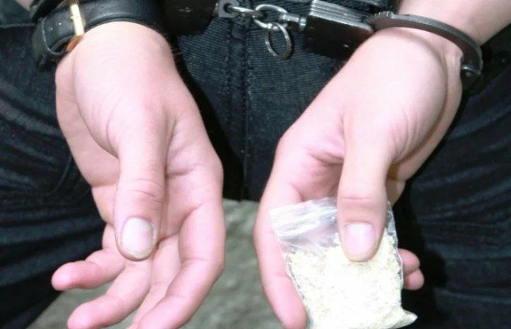 Двоих молодых людей задержали в Волжском с партией мефедрона