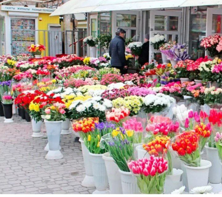 В Волжском усилили контроль за уличной торговлей цветами