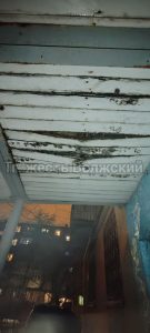 Аварийная кровля угрожает жителям дома на улице Энгельса