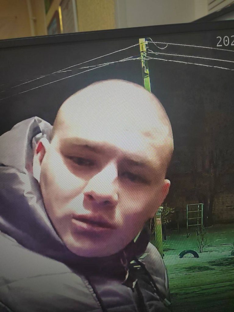 В Волжском разыскивают похитителя куртки у пенсионера-инвалида