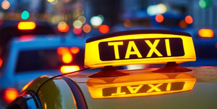 Власти хотят запретить завышение тарифов такси в непогоду