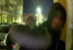 В Волжском подростки повредили домофоны: полиция ищет виновных