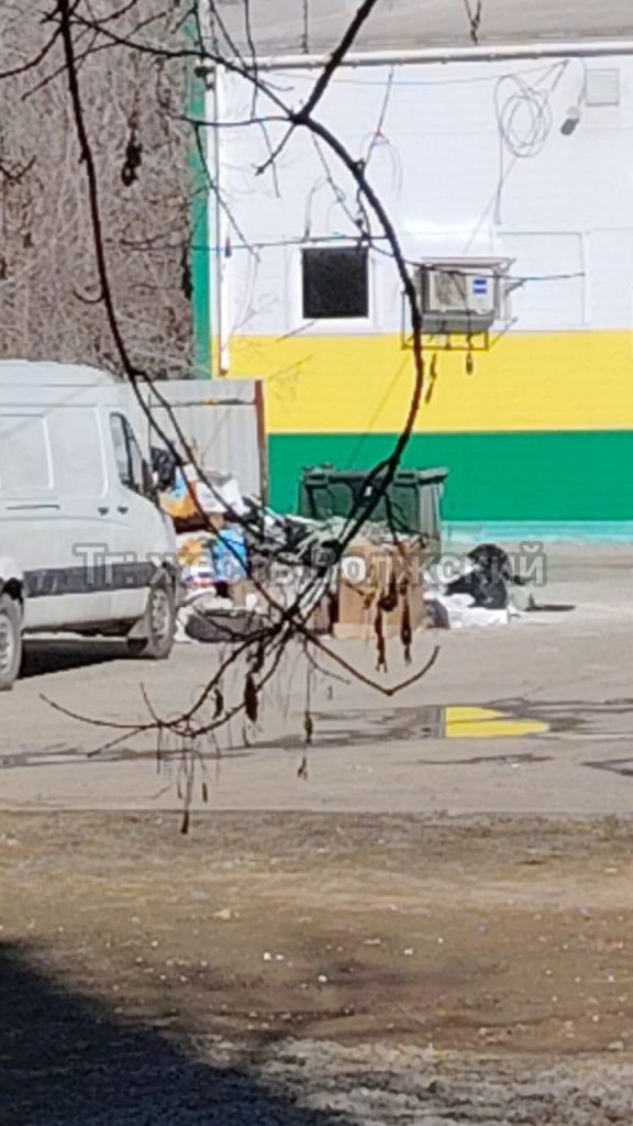 Антисанитария у магазина в 9 микрорайоне Волжского