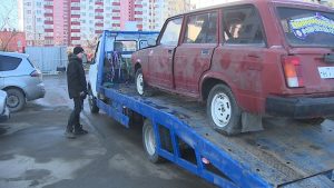 Волжский избавляется от брошенных автомобилей