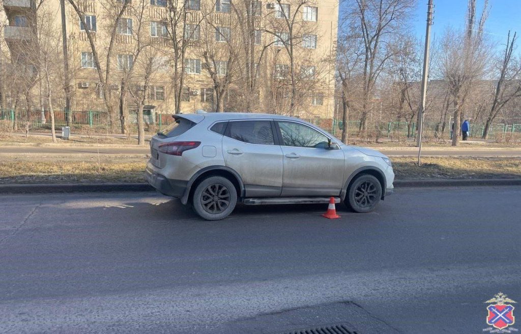 На улице Свердлова автомобиль сбил женщину, переходившую дорогу в неположенном месте