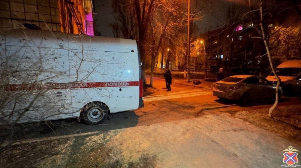 В Волгограде водитель скорой помощи пострадал от собственного автомобиля