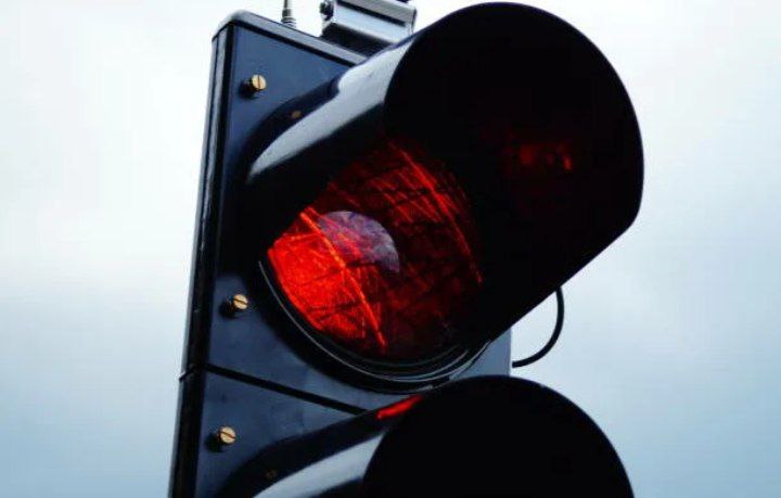 Новая схема светофоров в Волжском парализовала движение на ключевых перекрёстках