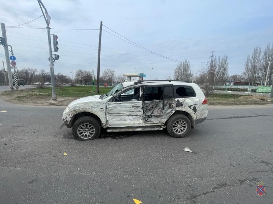 Нарушение ПДД на перекрёстке в Волжском привело к тяжёлой аварии