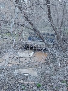 Мемориальная зона превратилась в свалку: у памятника Сталинградской битве появился «арт-объект» из хлама