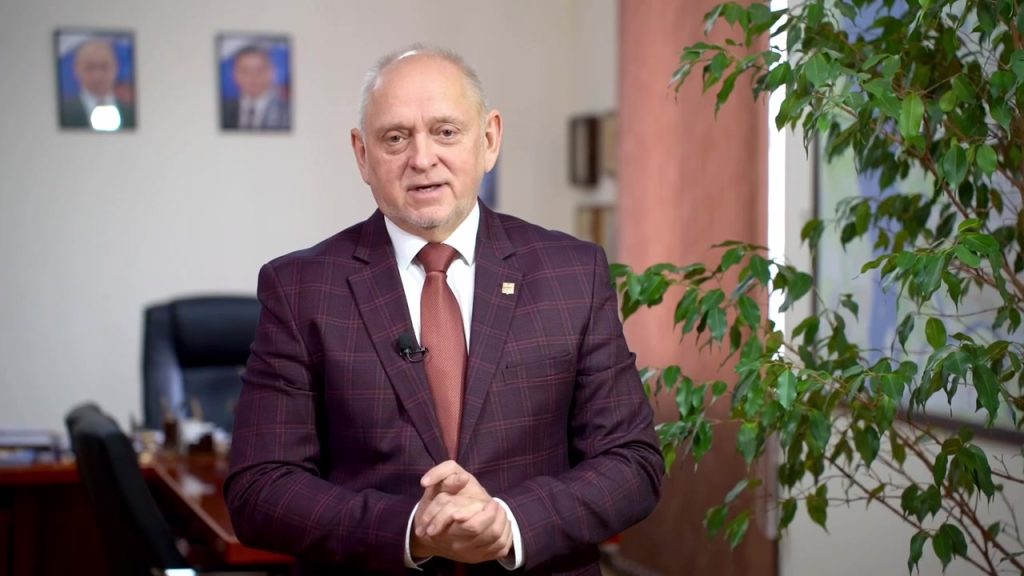 Мэр Волжского поздравил жительниц города с Международным женским днём