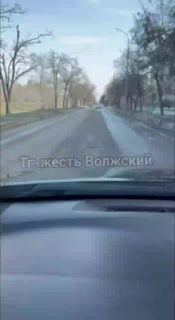 Улица Пушкина в Волжском превратилась в полосу препятствий для автомобилистов