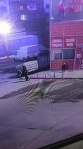 Молодые волжане попали на видео за порчей городского имущества