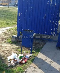 Жители Волжского требуют навести порядок на «адской» остановке на Оломоуцкой