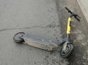 В Волжском судят 16-летнюю самокатчицу за тяжкие травмы пешехода