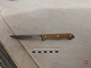 Семейный конфликт в Волжском закончился ножевым ранением