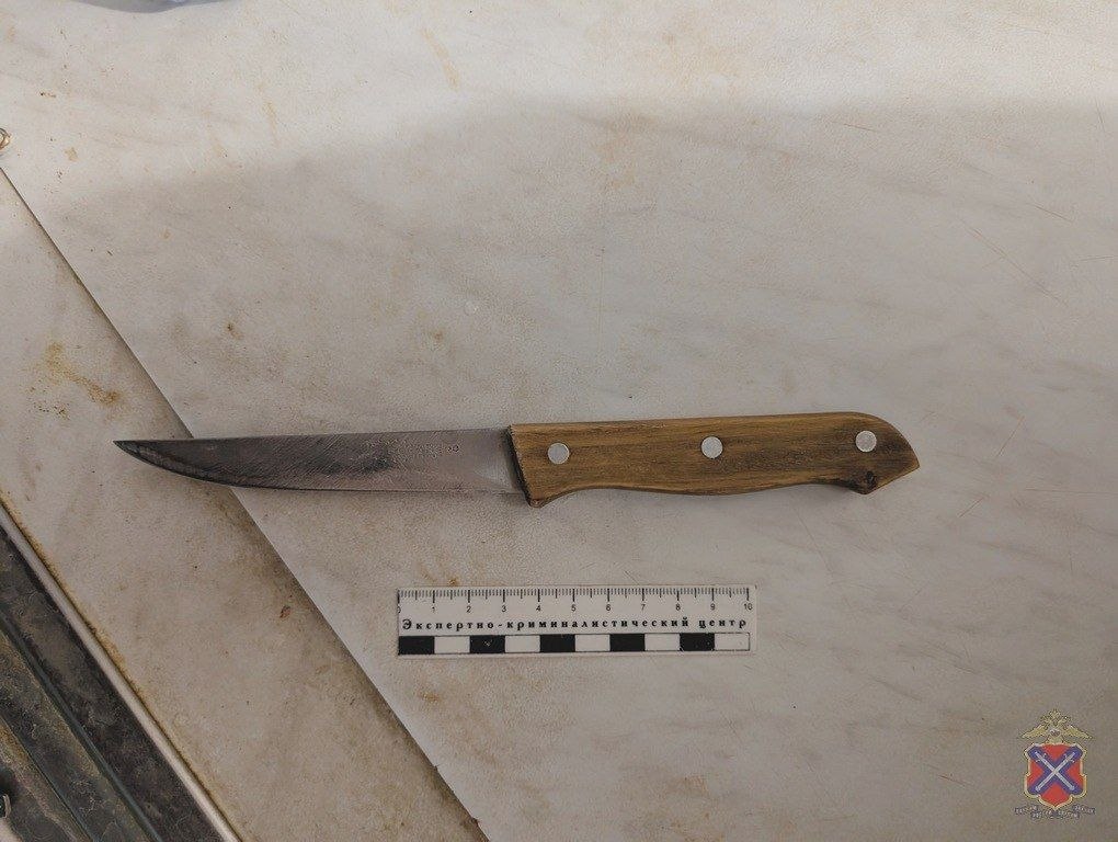 Семейный конфликт в Волжском закончился ножевым ранением