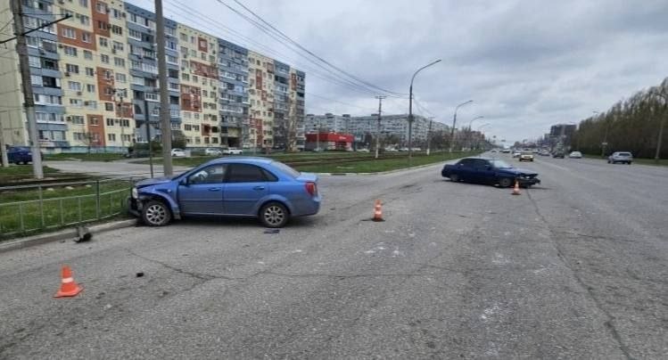 Столкновение иномарок в Волжском: пассажирка получила травмы