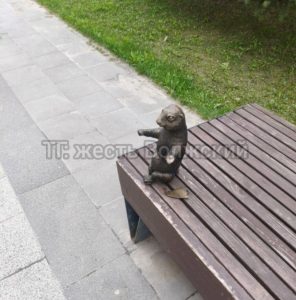 В Волжском снова повредили фигурку суслика-газетчика