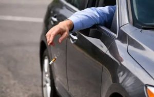 Штраф до 50 тысяч рублей за выброшенный из машины окурок